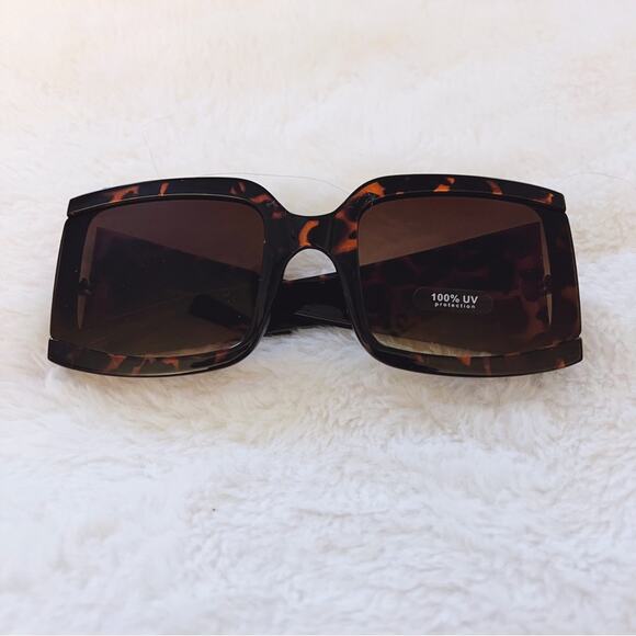 Fiona Brown Oversized Rectangle Thick Sunglasses - Picture 1 of 12